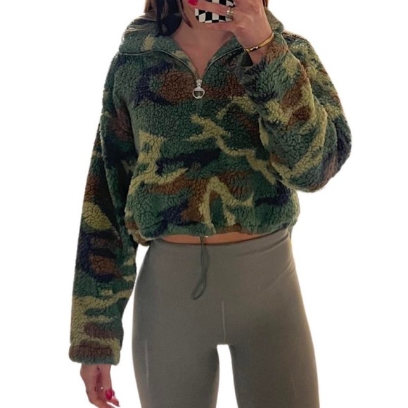 Forever 21 Camouflage Fleece Pull Over Half Zip | Super Soft - Picture 2 of 5